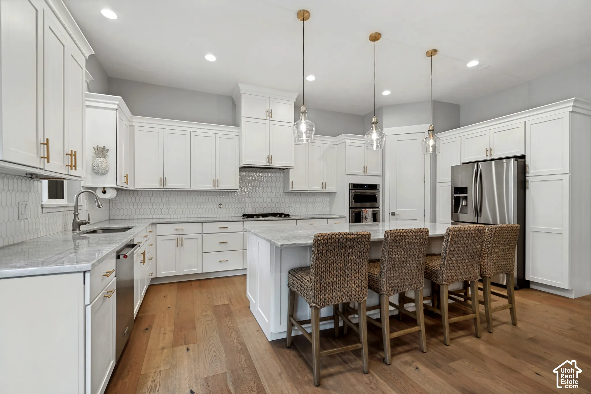 Gold-finish hardware, stainless steel appliances & Refrigerator Included