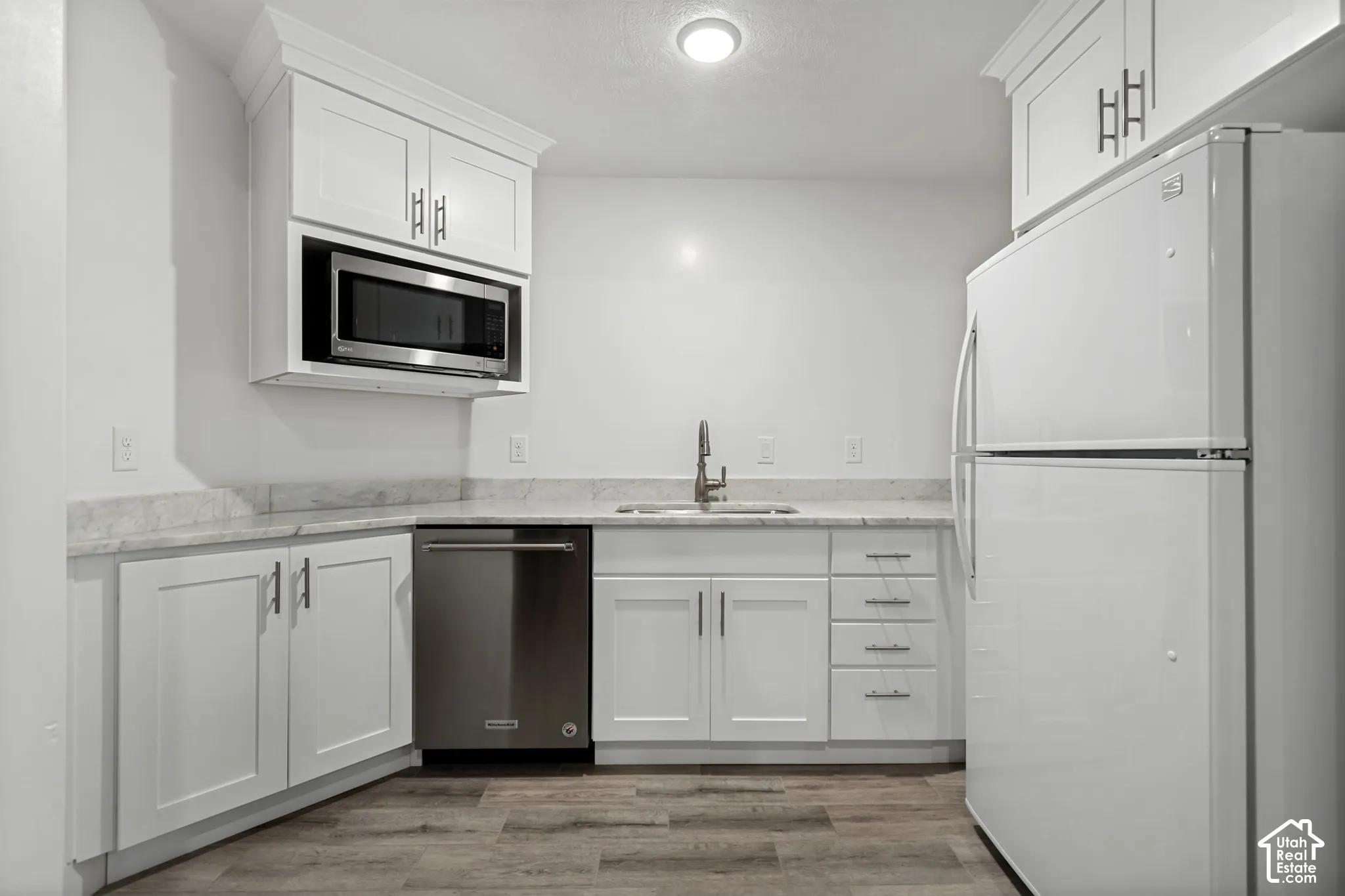Wet Bar w/ Microwave, Sink & Dishwasher
