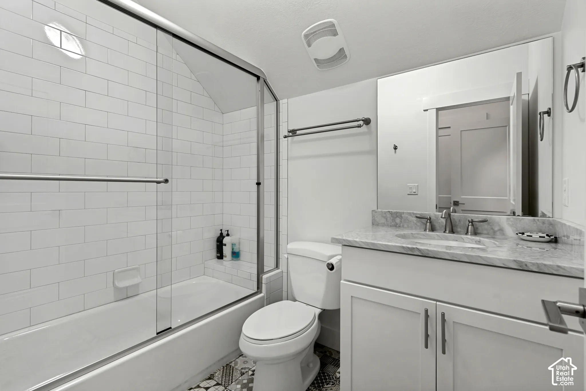 Full Private Bathroom in Bedroom/Craft/Hobby Room