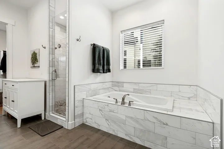 Large Walk In Shower & Separate Tub