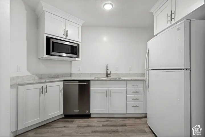 Wet Bar w/ Microwave, Sink & Dishwasher