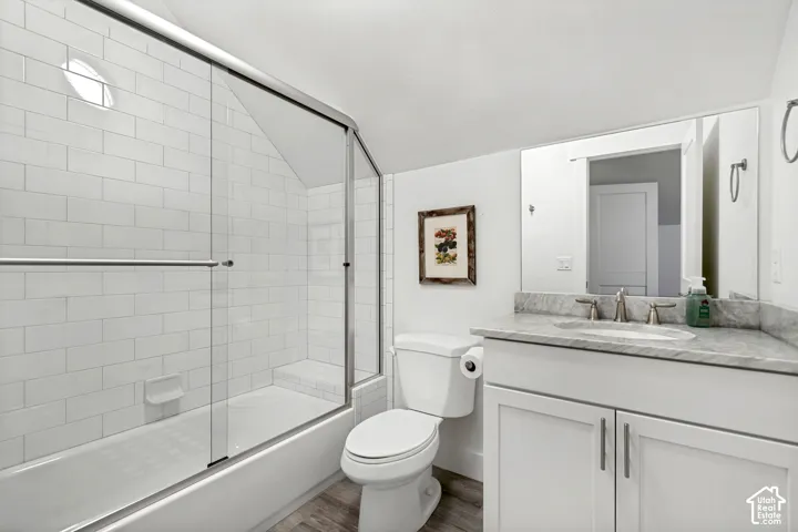 Full Private Bathroom for Guest Bedroom