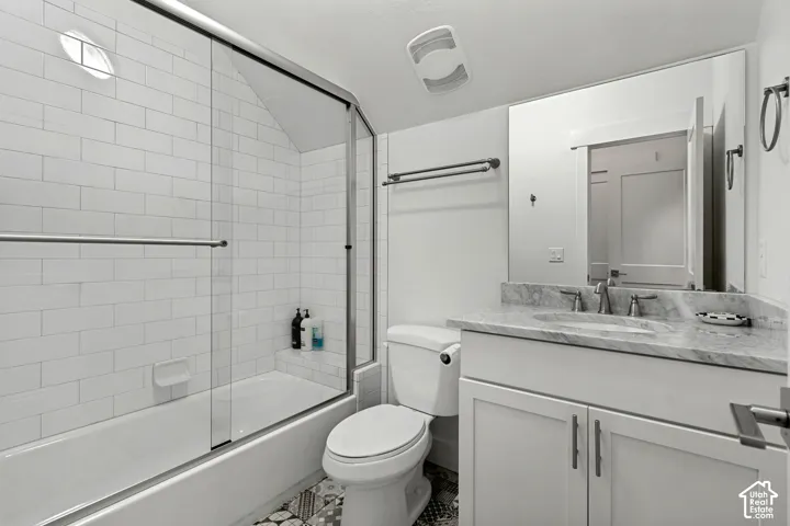 Full Private Bathroom in Bedroom/Craft/Hobby Room