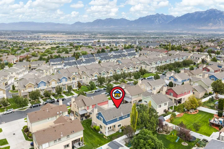 Single Family Home, not a Townhome.