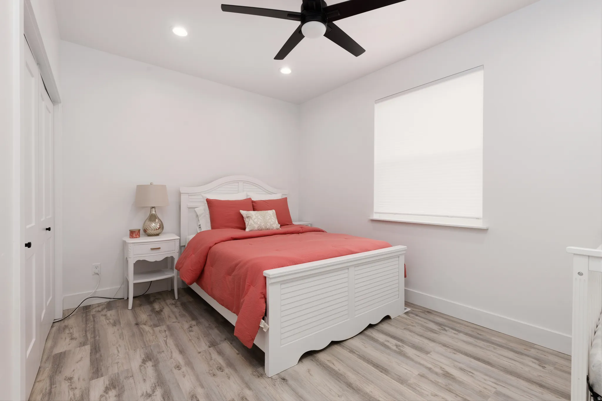 Recessed lighting, wood-finish flooring, white walls, and a ceiling fan with light fixture
