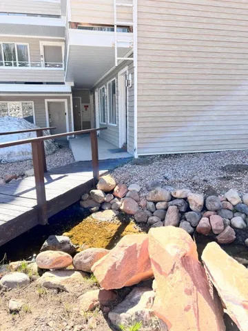 Condo is located on the main level