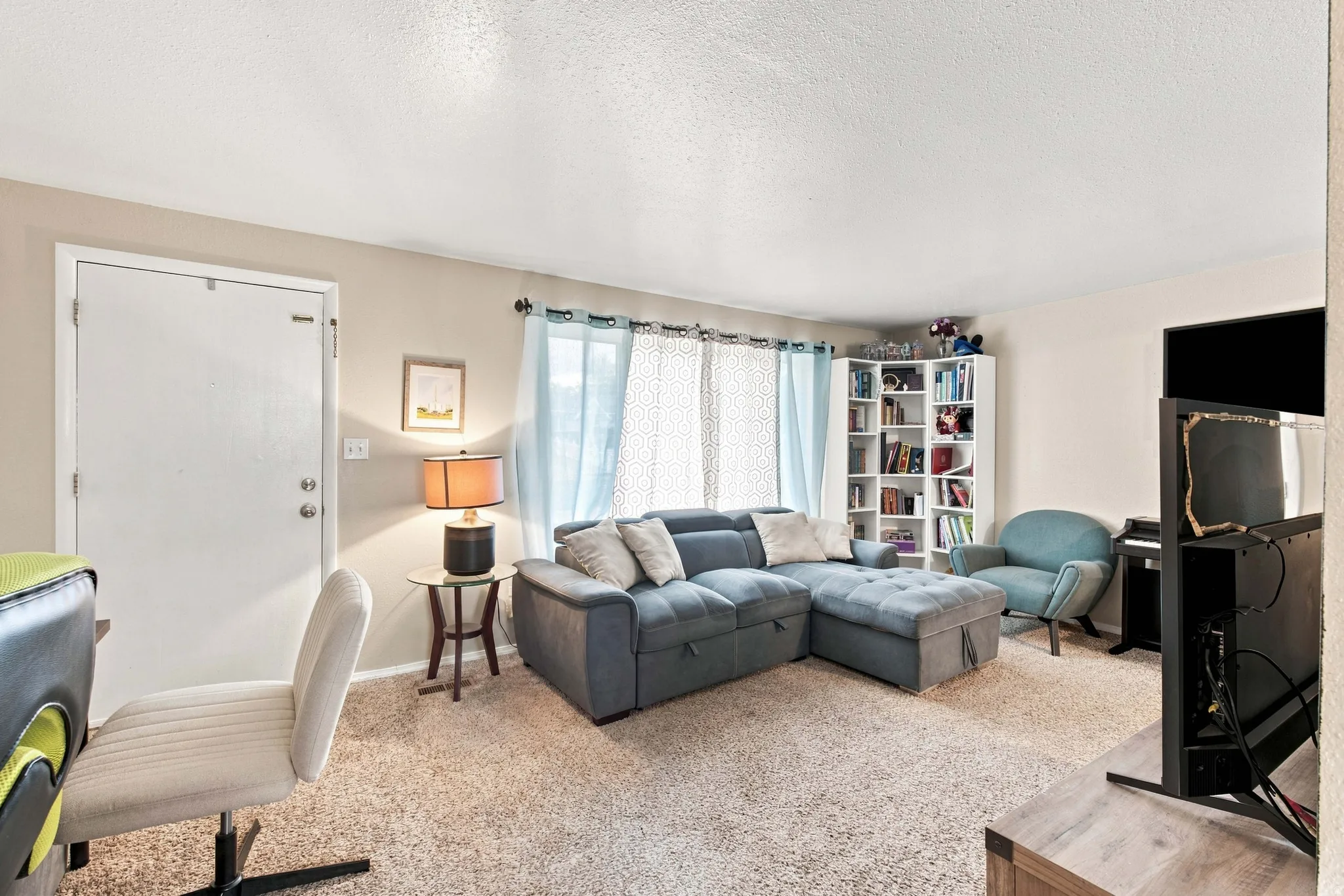 Neutral wall paint finishes the interior