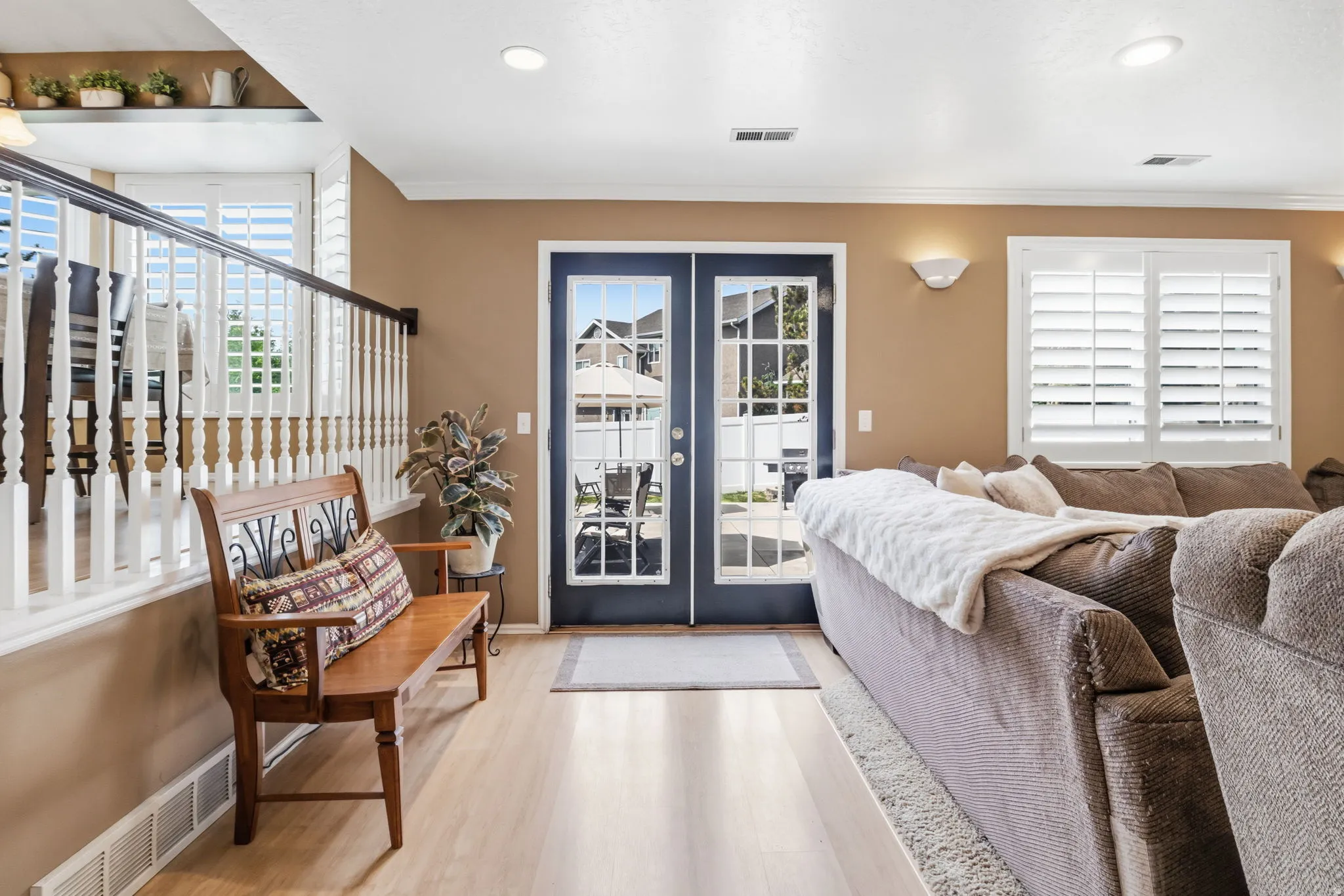 Wood-finish flooring with neutral wall paint