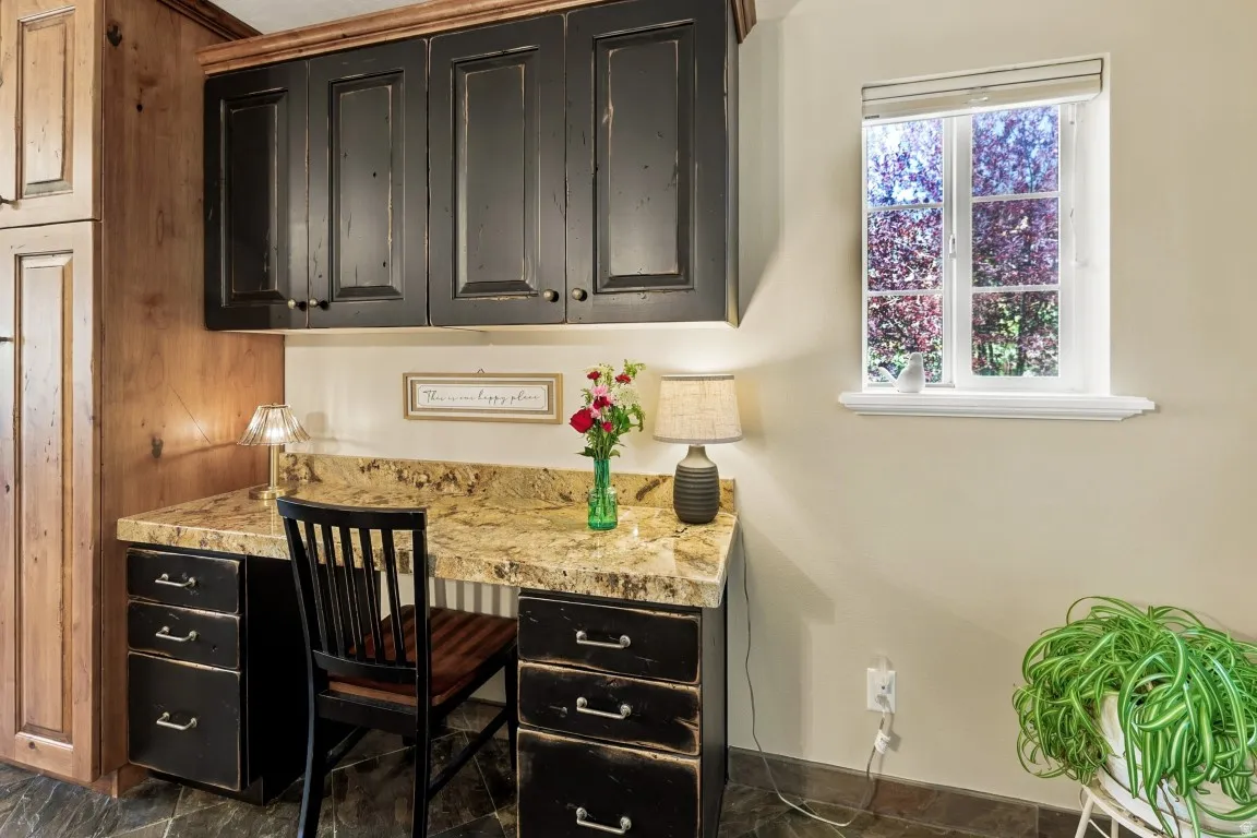Built-in desk/work area off kitchen