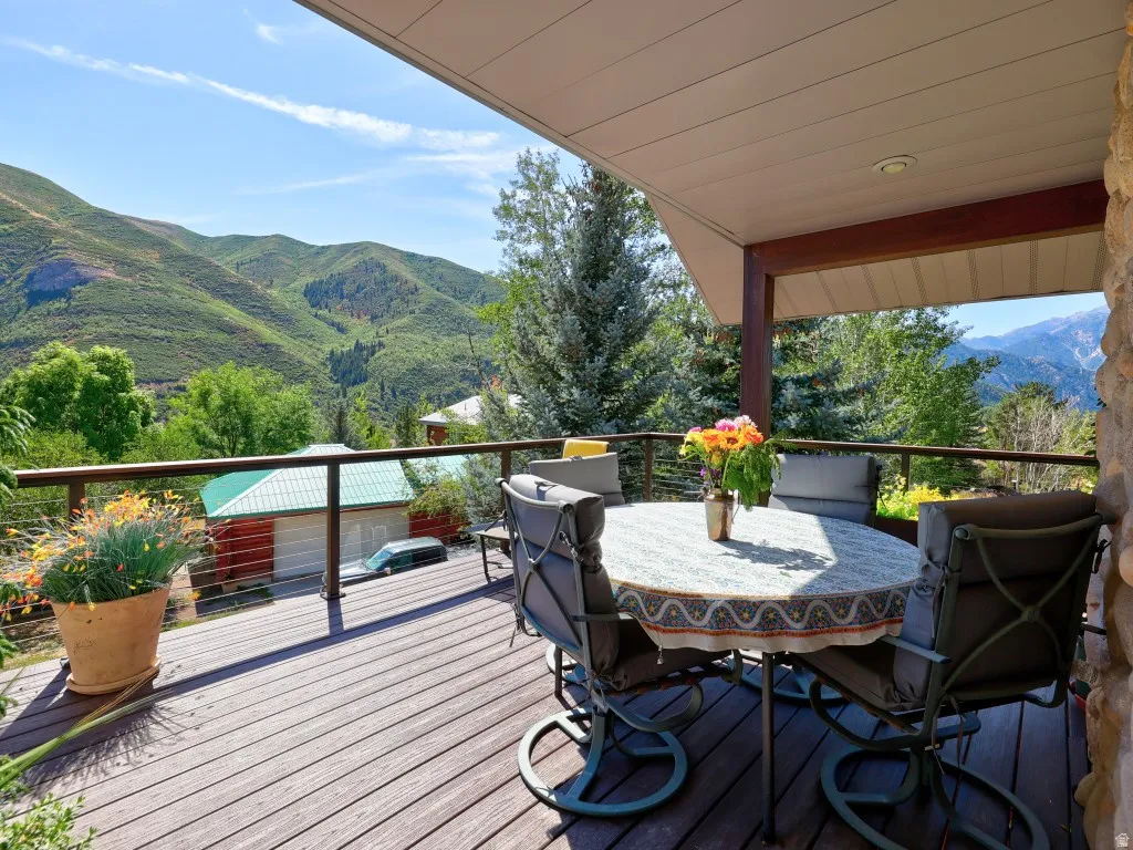 Outdoor dining with big mountain views. Large Trex  deck, open-view cable railing, & BBQ grill