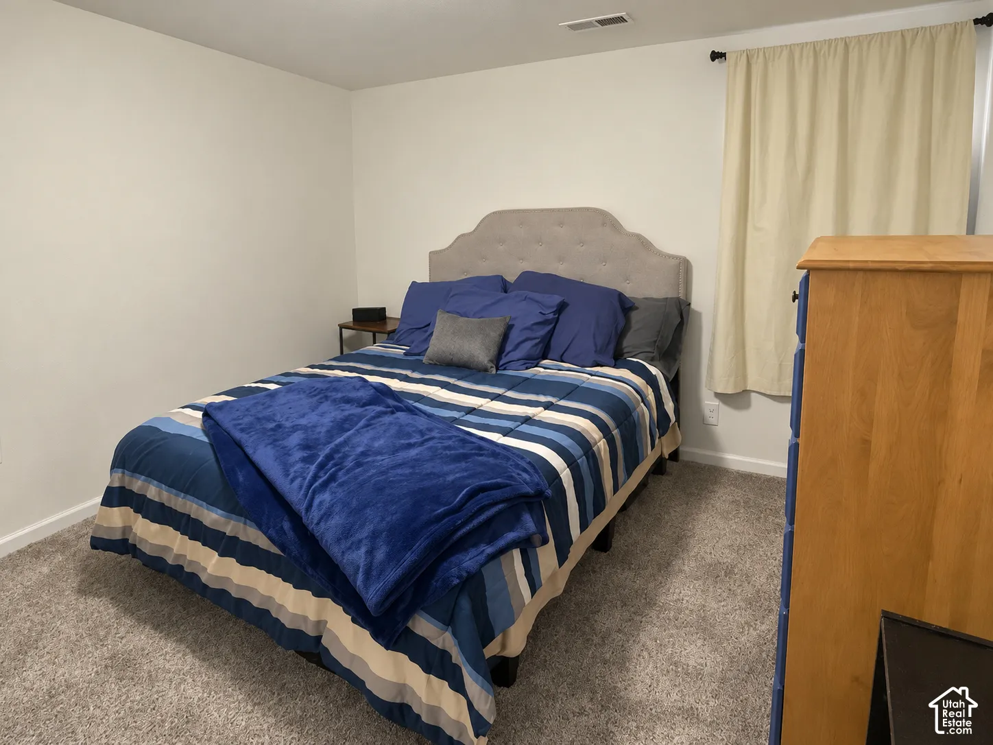 Neutral-toned interior featuring wall-to-wall carpeting and standard window treatment hardware
