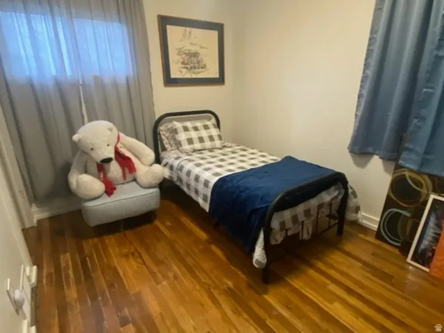 Wood-finish flooring with a smooth texture