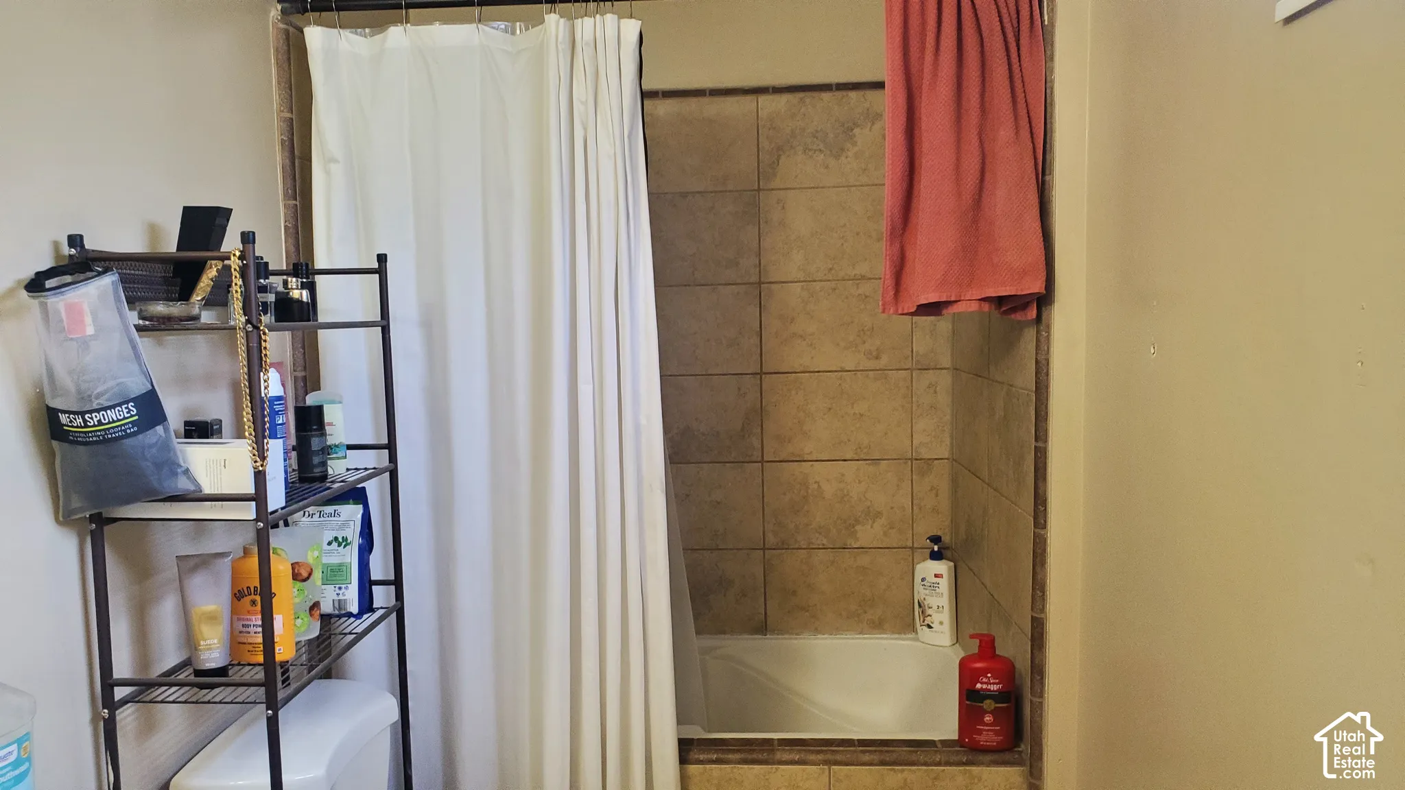 Bathtub with tiled surround