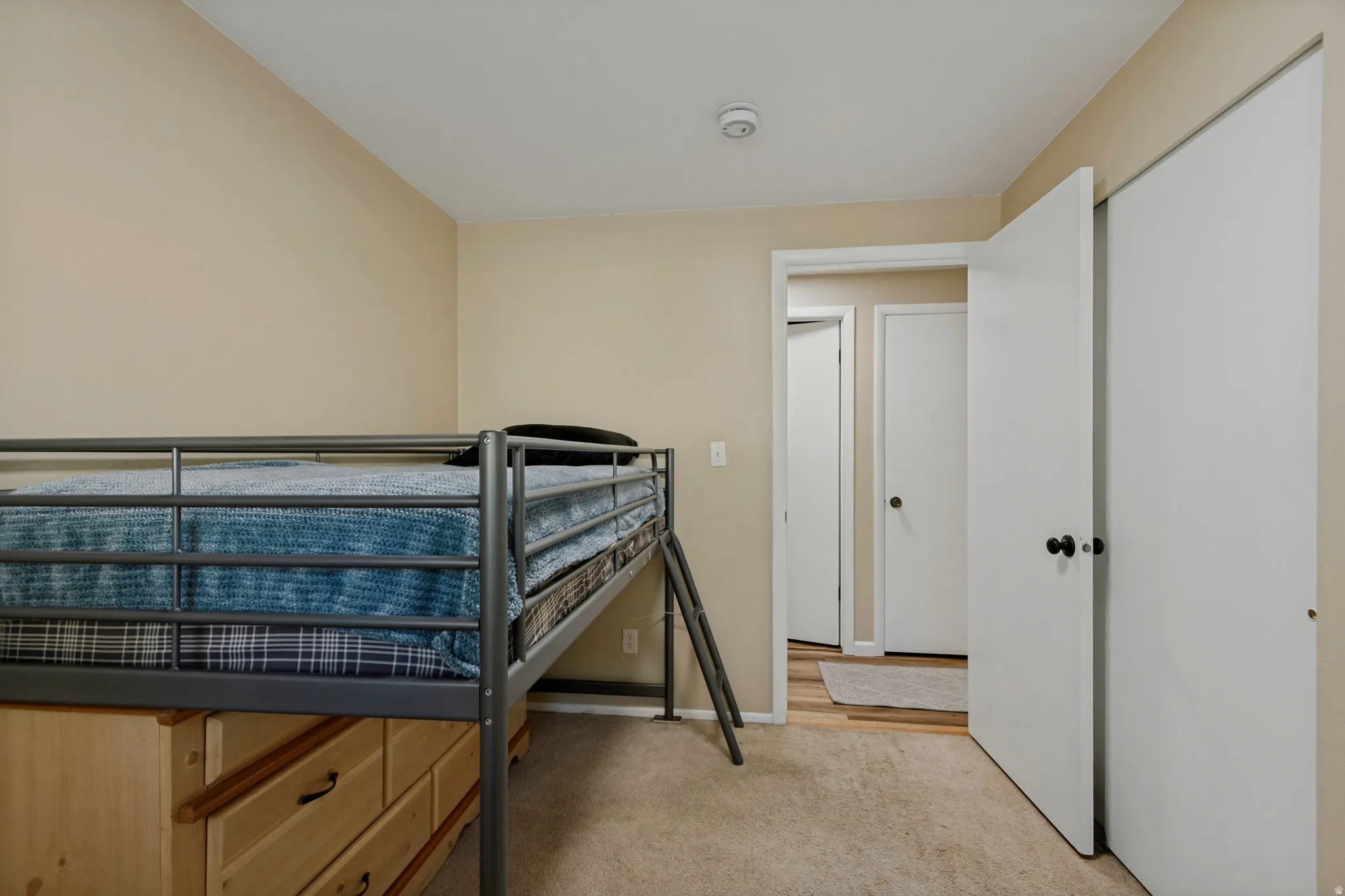 Neutral-toned walls complement the light beige carpeting