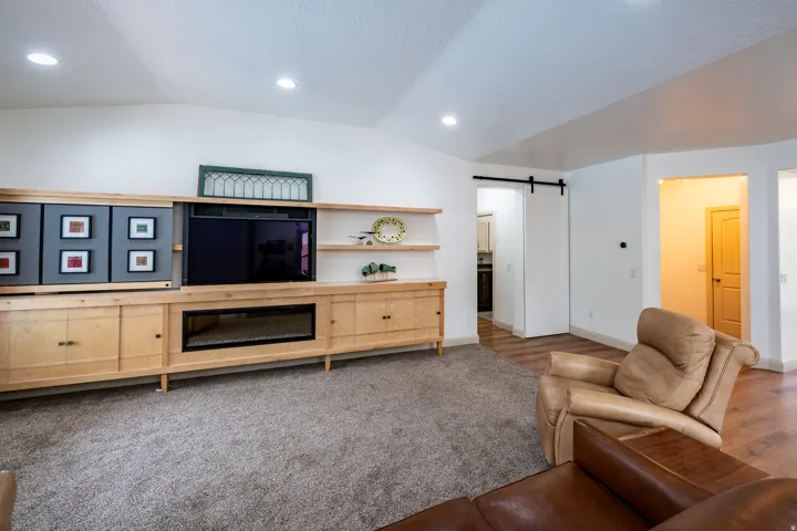 Vaulted ceiling with recessed lighting