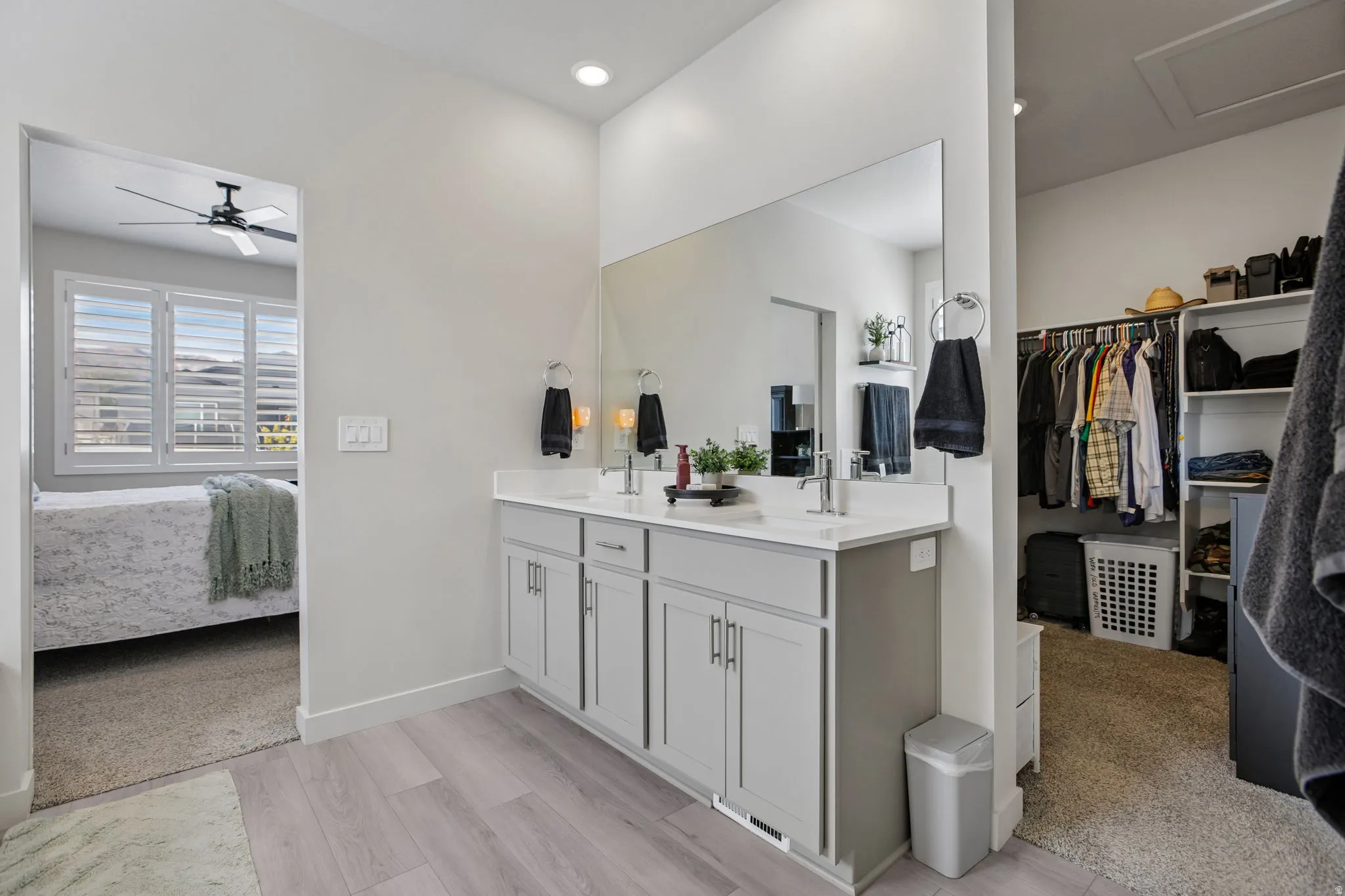Double vanity with undermount sinks and a large mirror