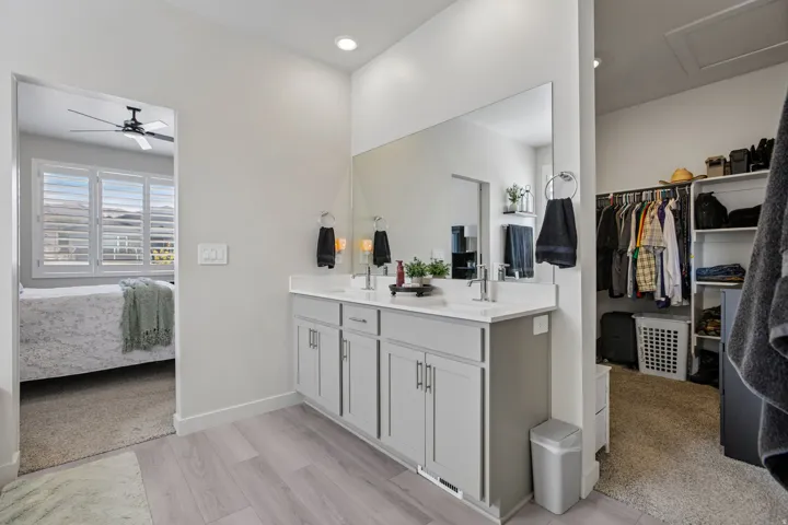 Double vanity with undermount sinks and a large mirror