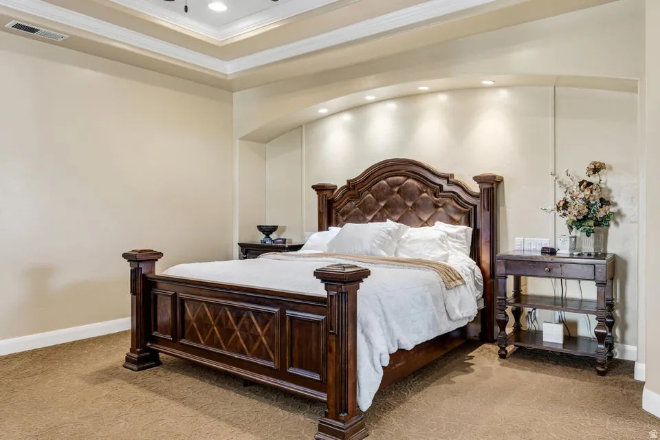 Tray ceiling with recessed lighting