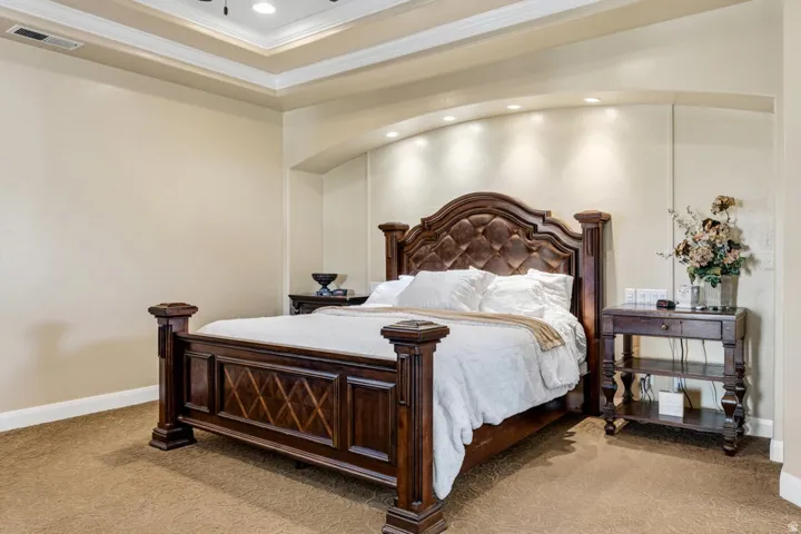 Tray ceiling with recessed lighting