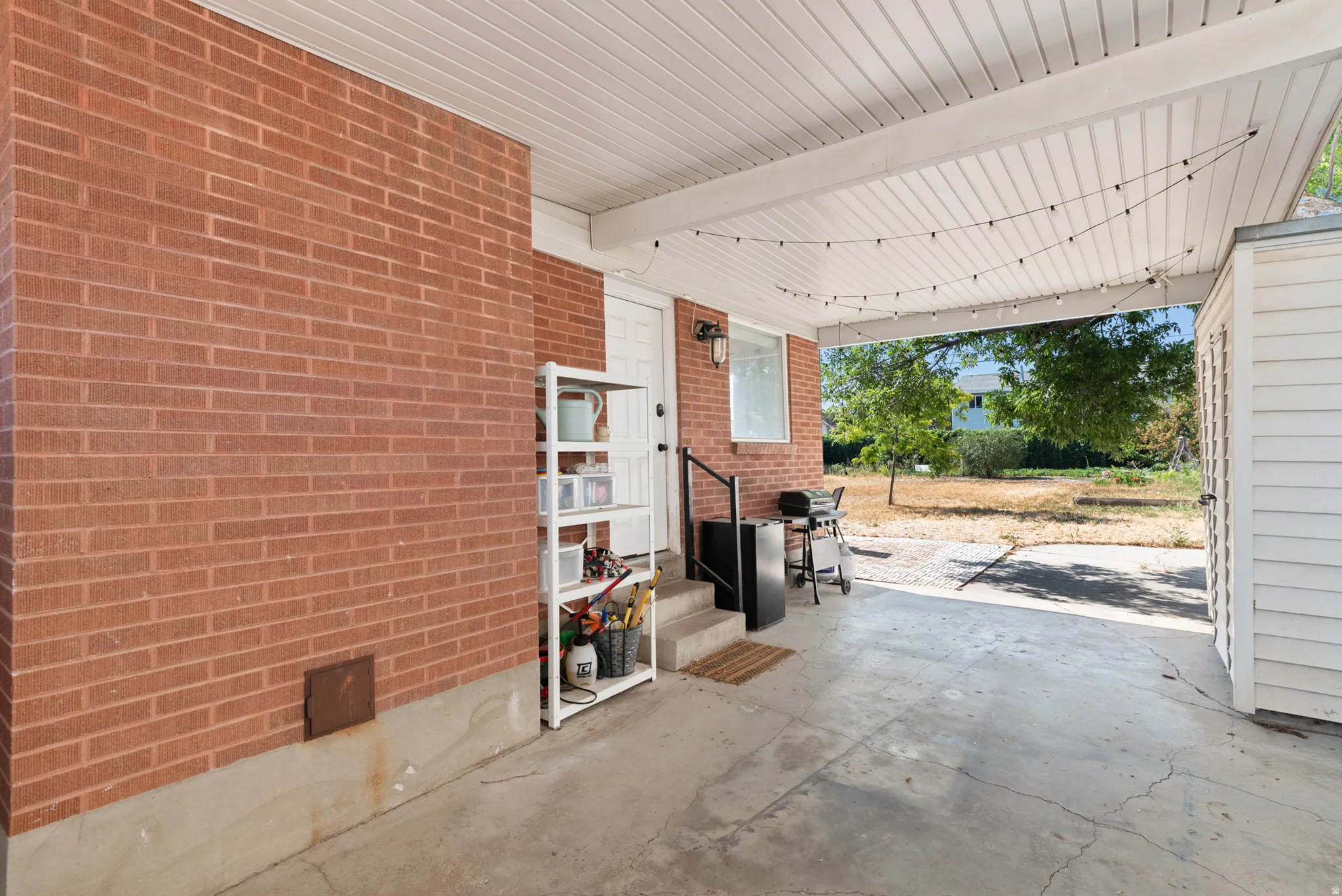 Covered patio with a concrete surface