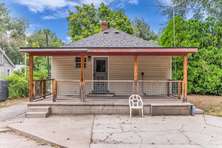 Front porch with wood posts, concrete steps, and vinyl siding