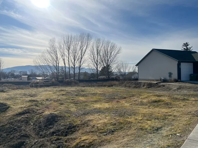 Expansive undeveloped lot with distant mountain scenery