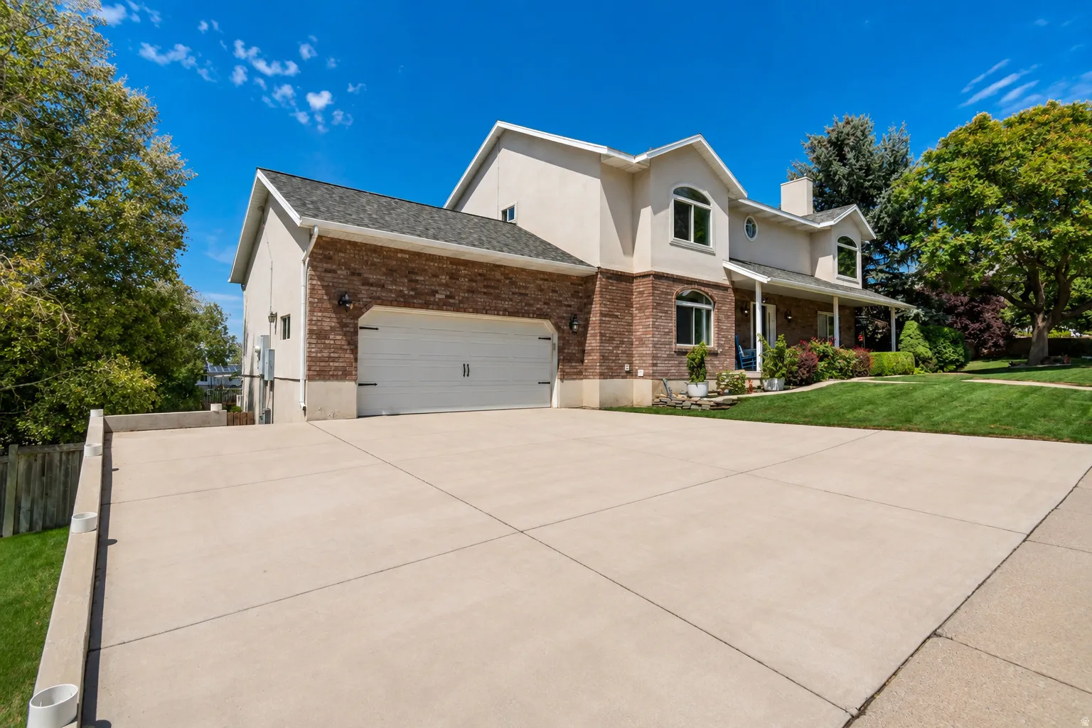 Oversize driveway with RV parking