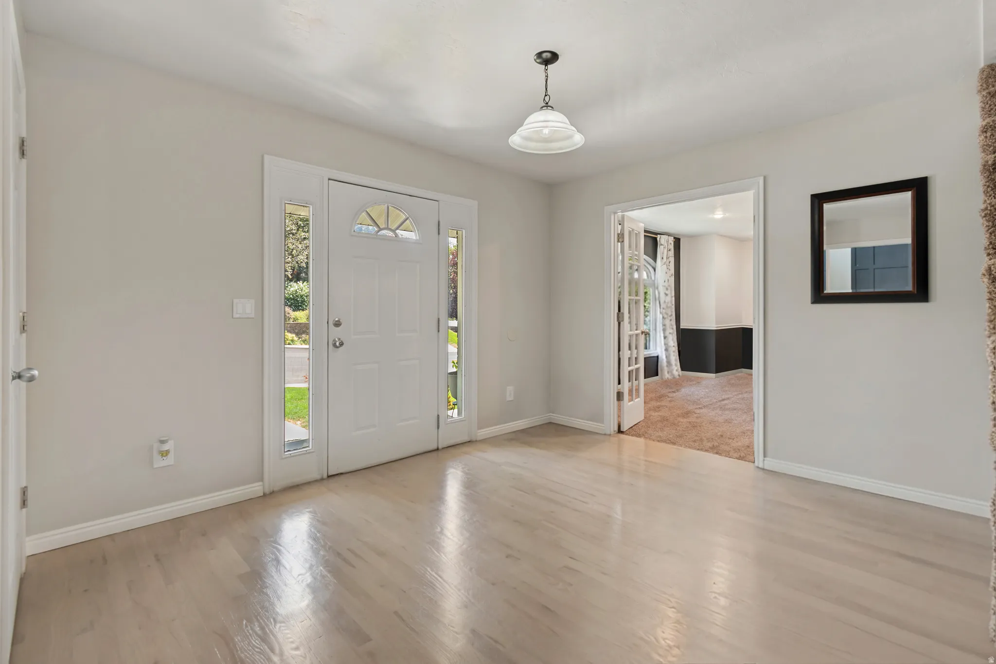 Unstaged entry way