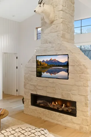 Stone-clad fireplace with an integrated modern linear hearth