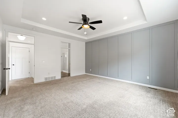 Tray ceiling with recessed lighting and a ceiling fan