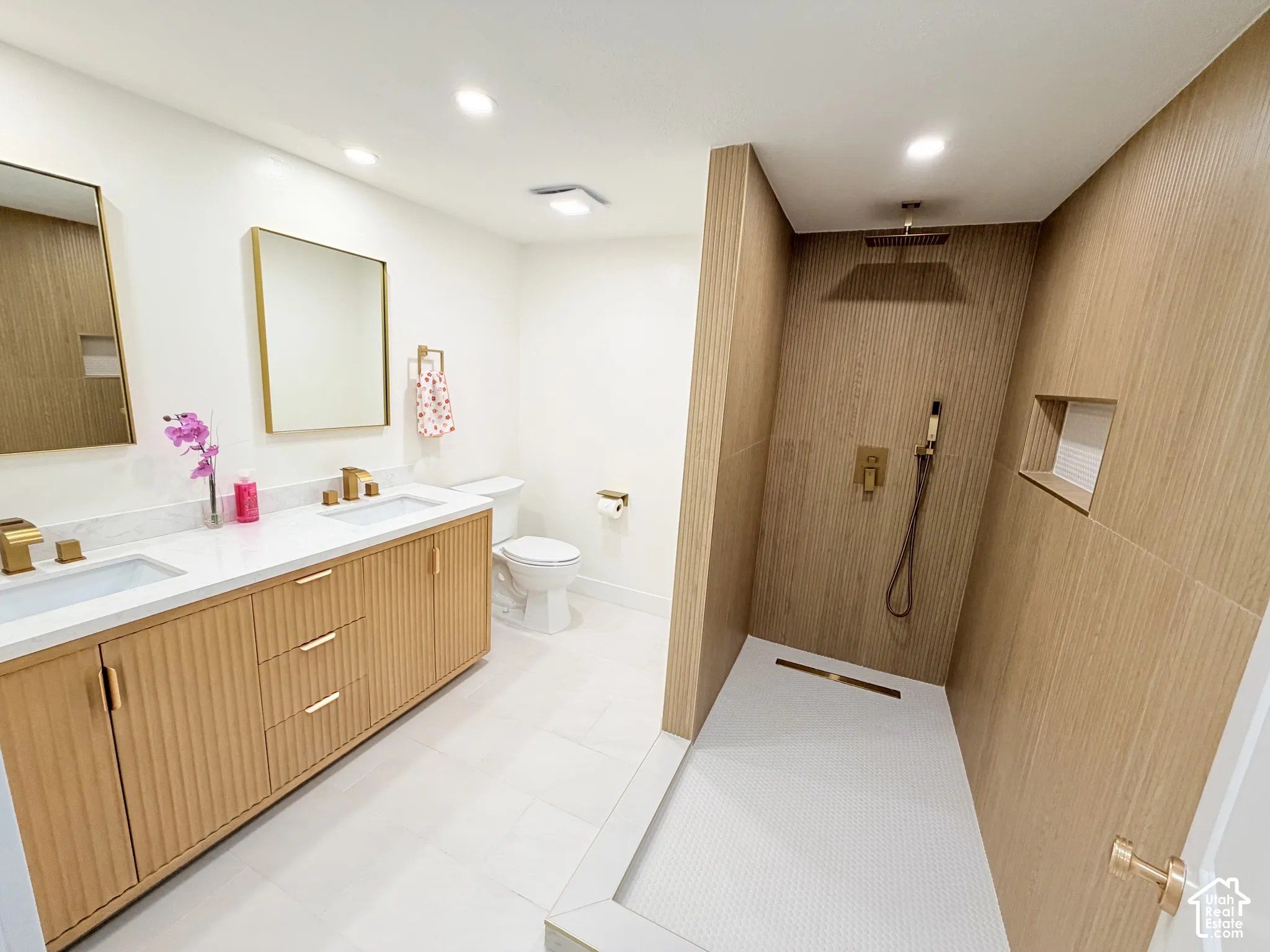 Dual vanity with undermount sinks and brass-finish fixtures