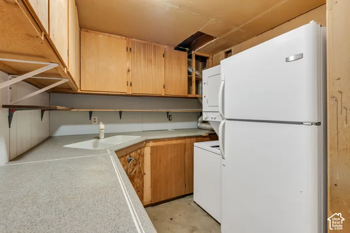 Basement kitchenette and laundry