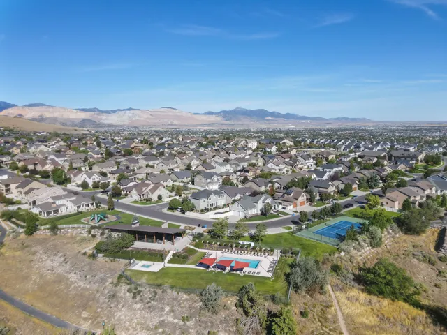 Community amenities featuring a tennis court, swimming pool, and covered pavilion