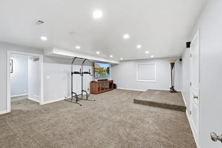 910 W Garden Cir, Nibley, Utah 84321