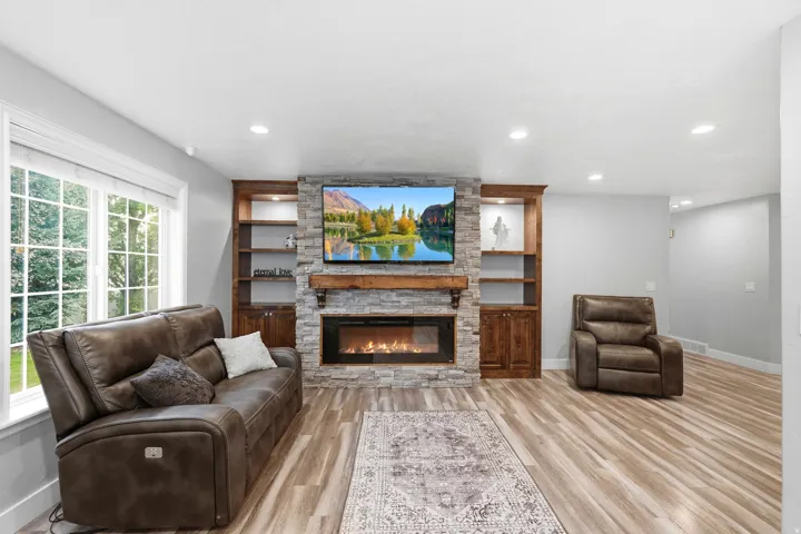 910 W Garden Cir, Nibley, Utah 84321