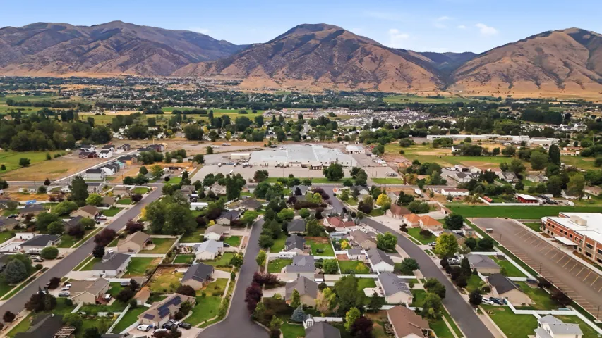910 W Garden Cir, Nibley, Utah 84321