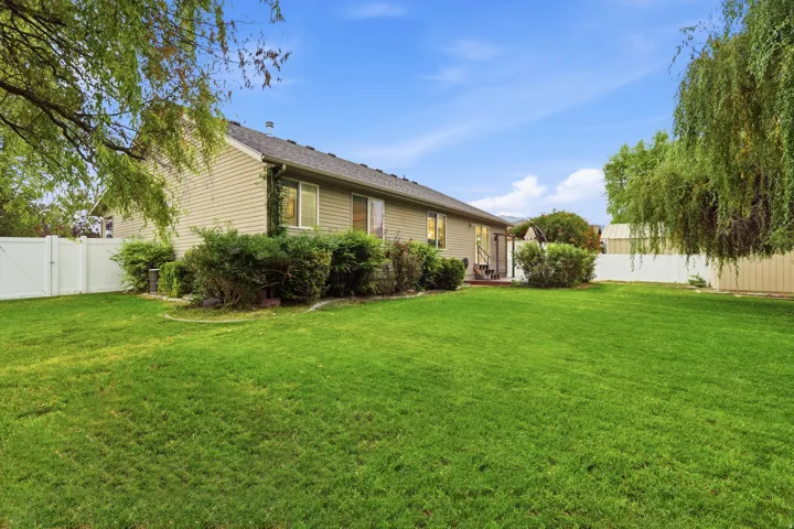 910 W Garden Cir, Nibley, Utah 84321