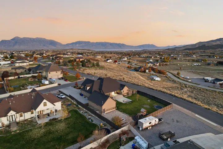 Mountain backdrop, expansive lot, paved driveway, private fenced yard, mature trees