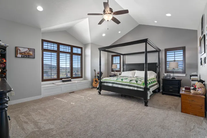 Vaulted ceiling with a ceiling fan, recessed lighting, and carpet flooring