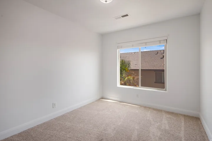 Neutral wall finishes and light-colored carpeting