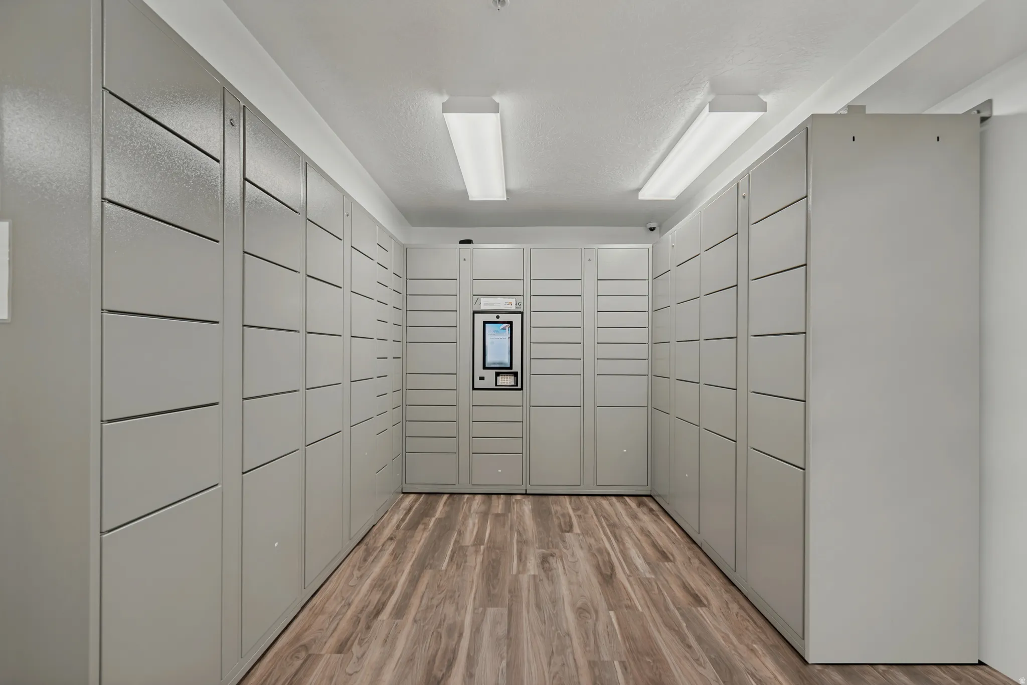 Packaged delivery area on level 2