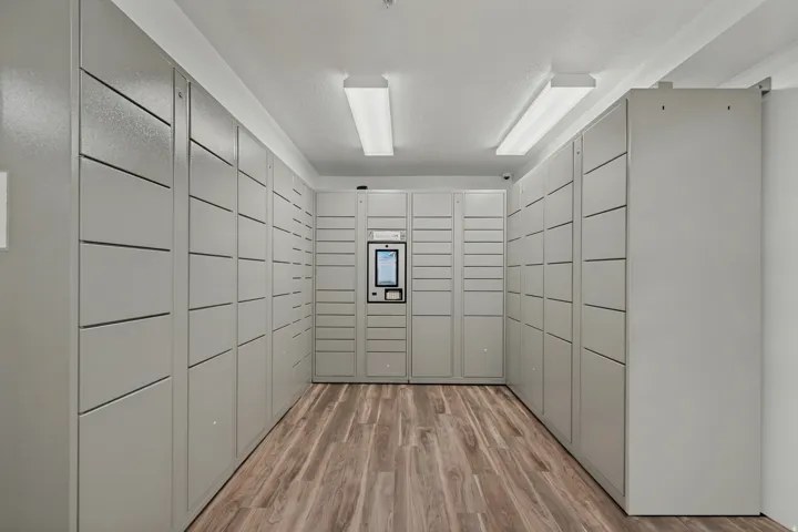 Packaged delivery area on level 2
