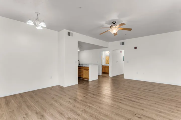 Ceiling fan with remote
