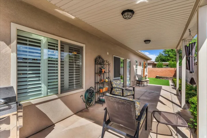 Covered patio with concrete flooring