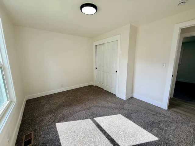 Wall-to-wall carpeting in a neutral tone