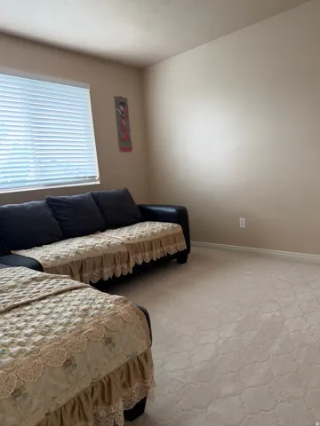 Recessed window with horizontal blinds