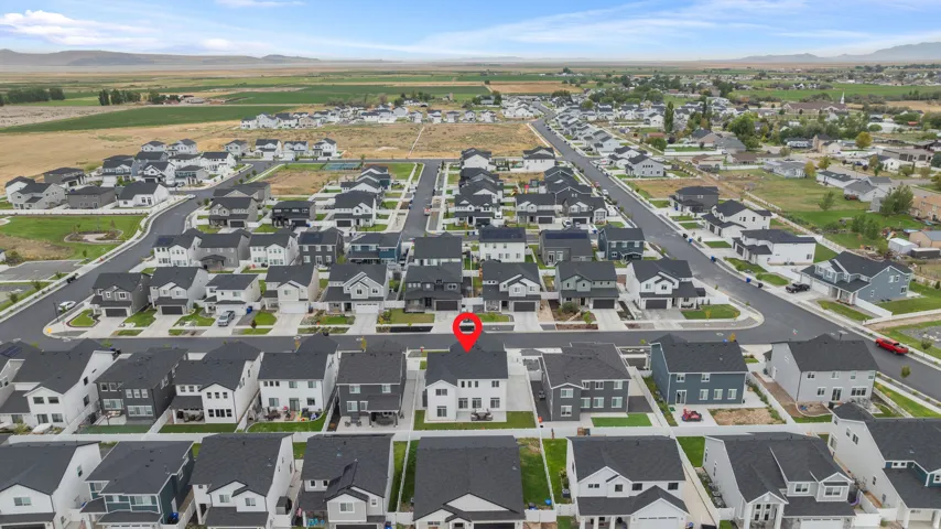 Residential neighborhood setting with mountains in the backdrop