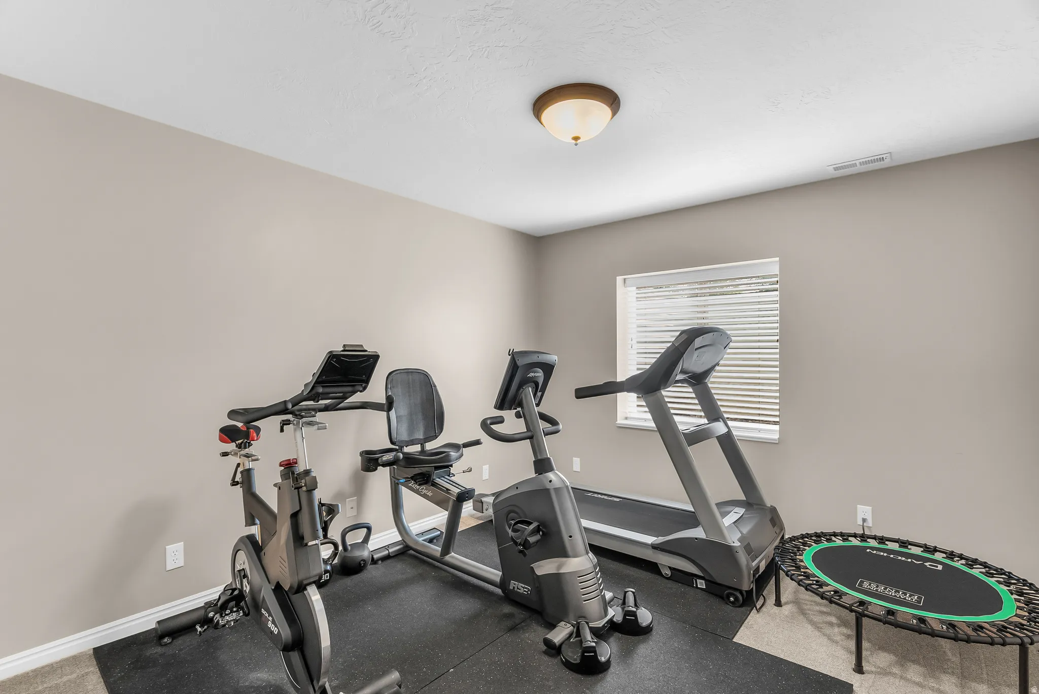 Recessed ceiling light fixture and window with horizontal blinds
