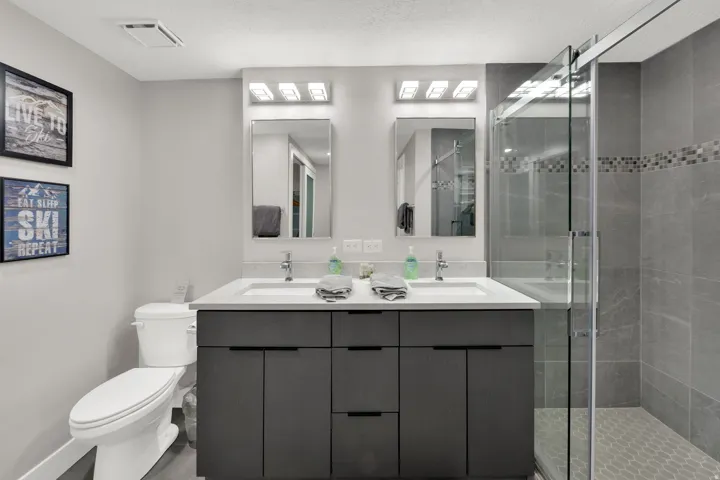 Dual vanity with white undermount sinks and quartz countertops