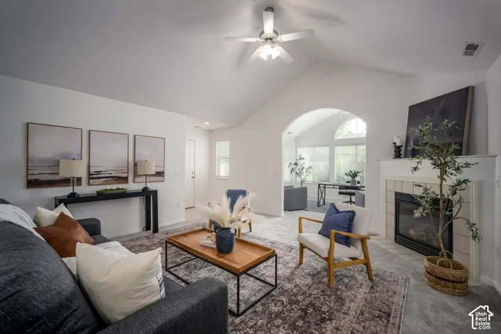 Vaulted Ceilings, lots of light